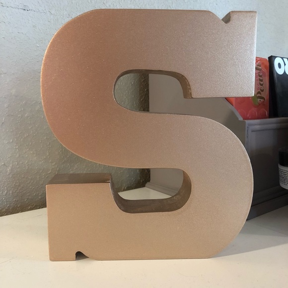 tres chic Other - Free with any bundle Gold S Decor